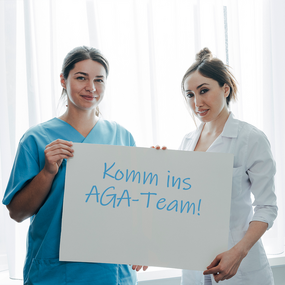 csm_Pflege_Medizin_Schild_Komm-ins-AGA-Team_Mehr-interessieren_983e82ed3f.png